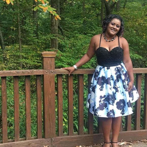 Meet your Posher, Trinity - Picture 1 of 1